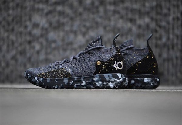 2018 KD 11 Basketball Shoes Black Grey KD 11Persian Gold Splatter Sneakers Kevin Durant 11s Designer Shoes Mens Trainers Shoe Without Box
2018 KD 11 Basketball Shoes Black Grey KD 11Persian Gold Splatter Sneakers Kevin Durant 11s Designer Shoes Mens Trainers Shoe Without Box