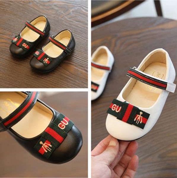 2018 autumn new girls single shoes small leather shoes magic stickers Princess Princess Girl children's shoes.
2018 autumn new girls single shoes small leather shoes magic stickers Princess Princess Girl children's shoes.