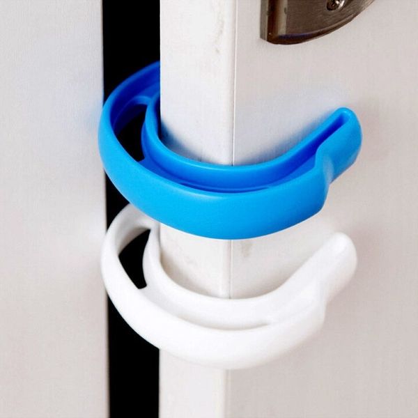 2 pcs new design baby safty c-type door ser plastic materiel blue white color home garden door ser
2 pcs new design baby safty c-type door ser plastic materiel blue white color home garden door ser