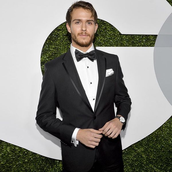 3 pieces black men suits for stage performance handsome men suits with pants slim fit groom tuxedos groomsmen jackets bridegroom prom wear, Black;gray 
3 pieces black men suits for stage performance handsome men suits with pants slim fit groom tuxedos groomsmen jackets bridegroom prom wear, Black;gray