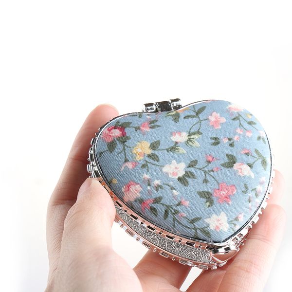 random color!1pc portable mini vintage mirrors compact pocket floral mirror two-side folding make up mirror cosmetic tool
random color!1pc portable mini vintage mirrors compact pocket floral mirror two-side folding make up mirror cosmetic tool