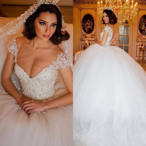 2019 designer luxury arabic ball gown wedding dresses illusion v neck bodice pearls beaded middle east dubai bridal gowns princess big puffy
2019 designer luxury arabic ball gown wedding dresses illusion v neck bodice pearls beaded middle east dubai bridal gowns princess big puffy