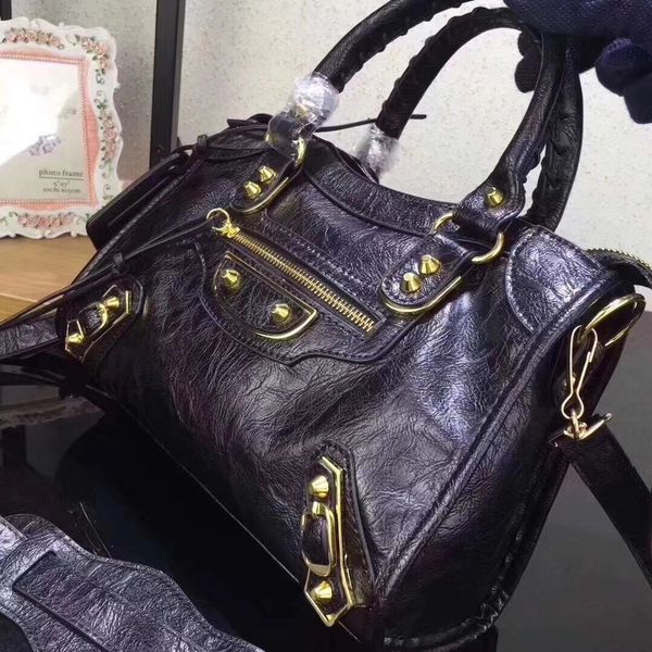 Classic Female Handbags motorcycle vintage bag Sheepskin Genuine Leather Studs rivet Purse Women Famous Designer Luxury Chain Mini City bags
Classic Female Handbags motorcycle vintage bag Sheepskin Genuine Leather Studs rivet Purse Women Famous Designer Luxury Chain Mini City bags