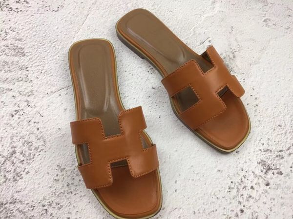 Designer slippers woman summer classic brand quality full real leather flat slippers women lady casual beach shoes designer sandals H1539
Designer slippers woman summer classic brand quality full real leather flat slippers women lady casual beach shoes designer sandals H1539