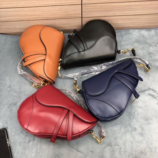 Vintage Luxury Brand Female Mini Saddle Bag Women Shoulder Bags With Strap D Logo for Ladies Soft Leather Cross Body Tote Handbag
Vintage Luxury Brand Female Mini Saddle Bag Women Shoulder Bags With Strap D Logo for Ladies Soft Leather Cross Body Tote Handbag