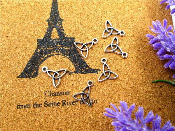 105pcs-- knot charms ,antique tibetan silver tone 2 sided knot pendants,triquetra knot, knot 14x15mm, Bronze;silver
105pcs-- knot charms ,antique tibetan silver tone 2 sided knot pendants,triquetra knot, knot 14x15mm, Bronze;silver