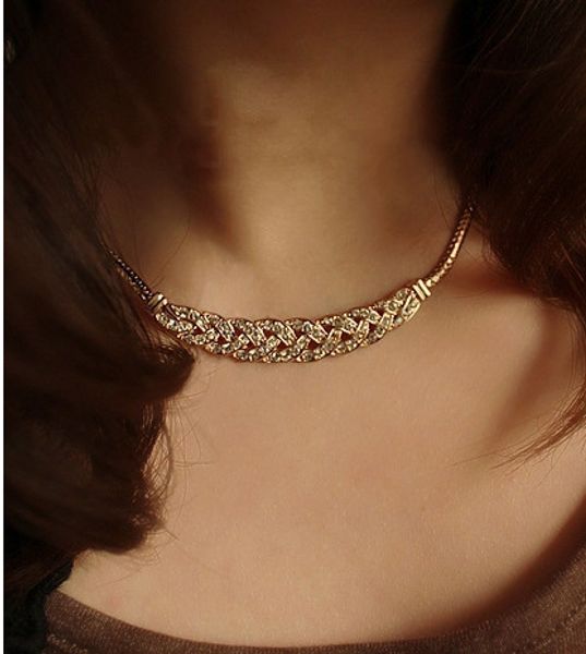 gold silver upscale luxury 8 word twist shiny rhinestone short clavicle chain crystal statement necklaces & pendants women, Golden;silver
gold silver upscale luxury 8 word twist shiny rhinestone short clavicle chain crystal statement necklaces & pendants women, Golden;silver