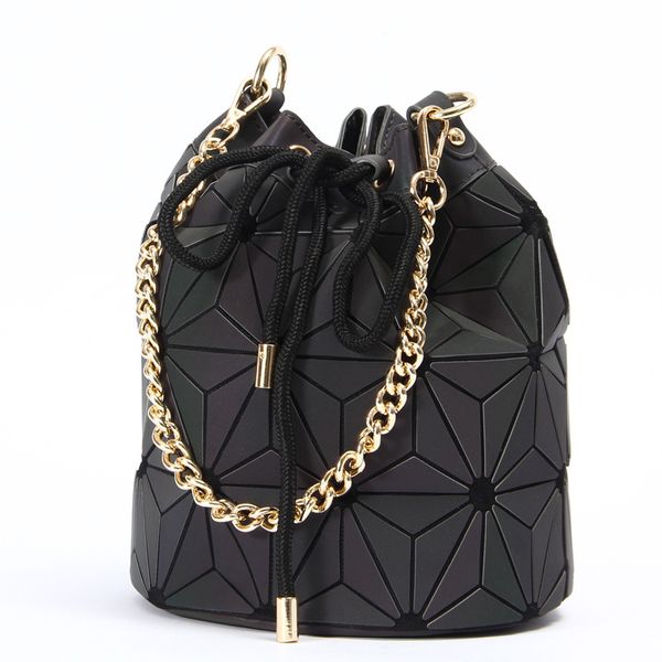 2018 new handbags luminous chain handbag lingge drawstring bucket bag europe and the united states fashion drum bag
2018 new handbags luminous chain handbag lingge drawstring bucket bag europe and the united states fashion drum bag