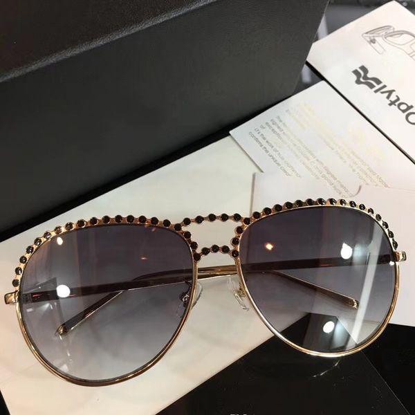 new fashion women sunglasses oculos 4252 men sunglasses simple and generous men sun glasses outdoor uv400 protection eyewear with case, White;black
new fashion women sunglasses oculos 4252 men sunglasses simple and generous men sun glasses outdoor uv400 protection eyewear with case, White;black
