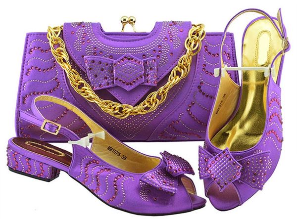 new fashion purple women kitten heel shoes with bowtie rhinestone bag for dress african shoes match handbag set mm1075
new fashion purple women kitten heel shoes with bowtie rhinestone bag for dress african shoes match handbag set mm1075