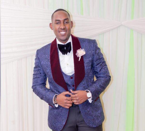 customize one button black wedding groom tuxedos men suits wedding/prom/dinner man blazer(jacket+tie+vest+pants) 73, Black;gray
customize one button black wedding groom tuxedos men suits wedding/prom/dinner man blazer(jacket+tie+vest+pants) 73, Black;gray