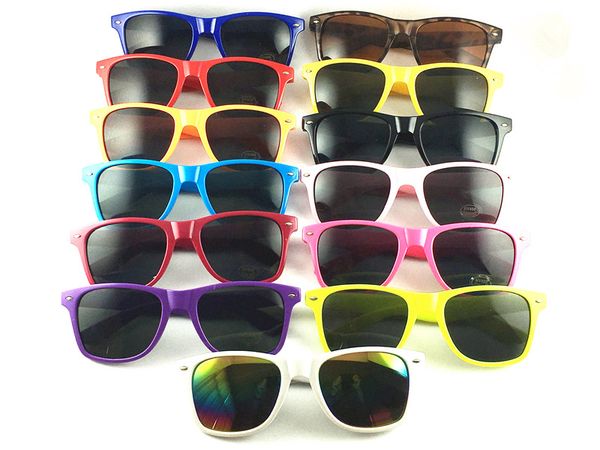 custom promotional gift logo classic plastic sunglasses retro glasses vintage square sun glasses for women men adults multi colors, White;black
custom promotional gift logo classic plastic sunglasses retro glasses vintage square sun glasses for women men adults multi colors, White;black