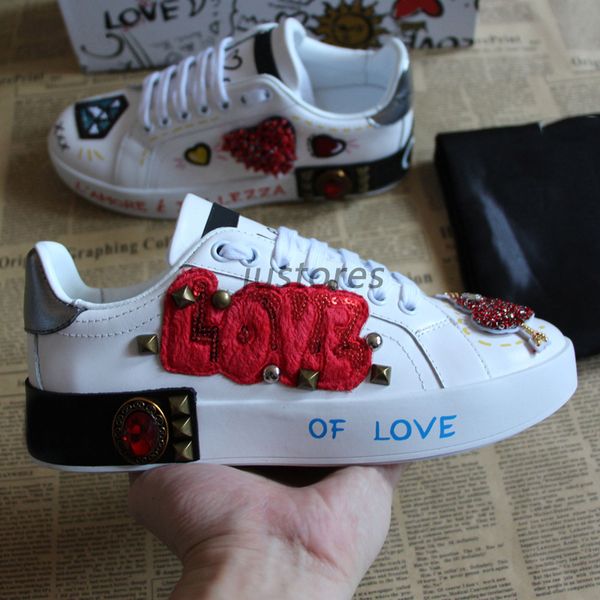 With box woman designer shoe leather sneaker love heart girl luxury shoe fashion italian shoes womens casual shoe
With box woman designer shoe leather sneaker love heart girl luxury shoe fashion italian shoes womens casual shoe