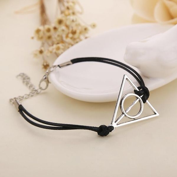 10pcs 2019 new vintage leather rope harry bracelets hand weave multilayer bracelets for movie fans jewelry gift, Golden;silver
10pcs 2019 new vintage leather rope harry bracelets hand weave multilayer bracelets for movie fans jewelry gift, Golden;silver