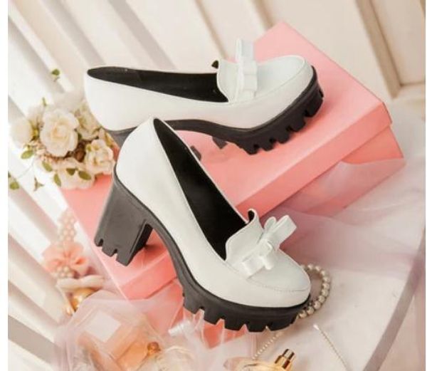 send spring and autumn korean princess thick bottomed high heel shoes round head shallow mouth waterproof table coarse heel women shoe, Black
send spring and autumn korean princess thick bottomed high heel shoes round head shallow mouth waterproof table coarse heel women shoe, Black