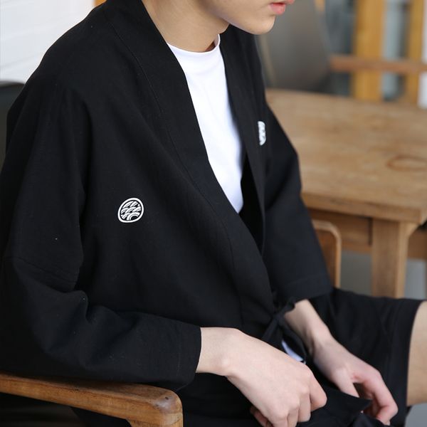 japanese retro and wind jacket men's embroidered black kimono cardigan jacket air conditioning shirt, Black;brown
japanese retro and wind jacket men's embroidered black kimono cardigan jacket air conditioning shirt, Black;brown