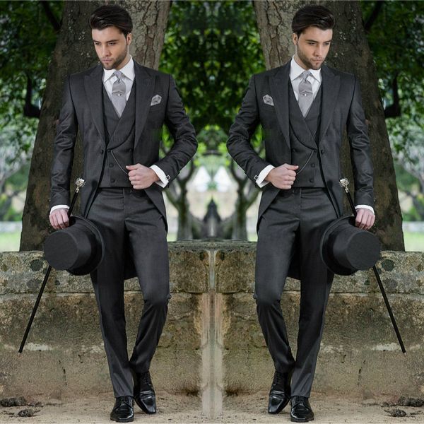2018 custom formal mens suits peaked lapel groom tuxedos groomsmen man wedding suits bridegroom business wear (jacket+vest+pants), Black;gray
2018 custom formal mens suits peaked lapel groom tuxedos groomsmen man wedding suits bridegroom business wear (jacket+vest+pants), Black;gray