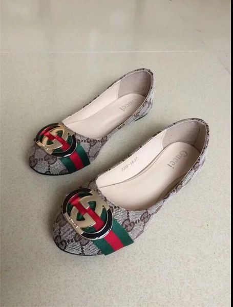 Designer's high quality slipper ladies' fashion logo, embossed leather slipper sandals and plastic rubber beach women's shoes, 659-1
Designer's high quality slipper ladies' fashion logo, embossed leather slipper sandals and plastic rubber beach women's shoes, 659-1