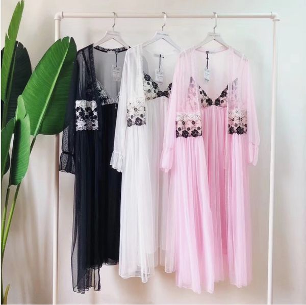 2018 new fashion summer women's exquisite lace embroidery long dress + bathrobe two piece gauze pajamas ladies sweet sleepwear, Black;red
2018 new fashion summer women's exquisite lace embroidery long dress + bathrobe two piece gauze pajamas ladies sweet sleepwear, Black;red