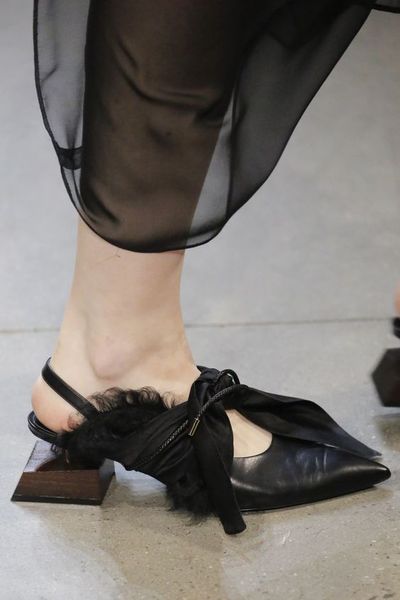 new list empty thread strap high-heeled women shoes shaped with muller pointed fashion genuine leather strap sandals, Black
new list empty thread strap high-heeled women shoes shaped with muller pointed fashion genuine leather strap sandals, Black