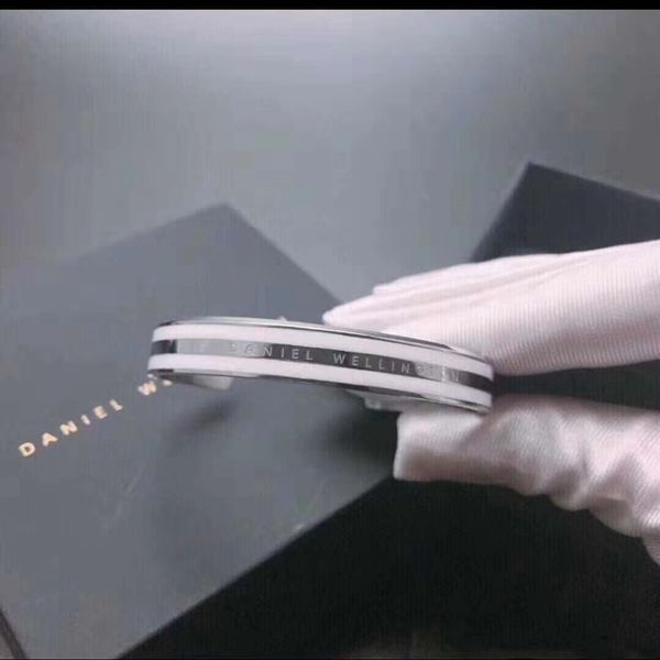 1PCS Wide DW Bracelets 100% Titanium Steel Rose Gold Silver Bangle Cuff Engraved Logo Letters With Box drop shipping
1PCS Wide DW Bracelets 100% Titanium Steel Rose Gold Silver Bangle Cuff Engraved Logo Letters With Box drop shipping