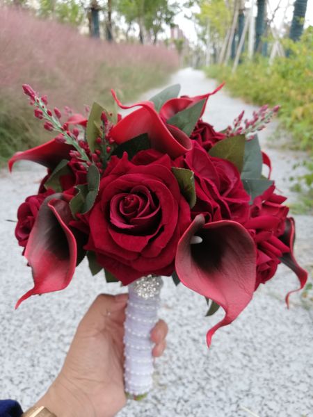 round burgundy wedding flowers artificial black core calla lilies wedding bouquets rose bridal bouquets de mariage rose
round burgundy wedding flowers artificial black core calla lilies wedding bouquets rose bridal bouquets de mariage rose