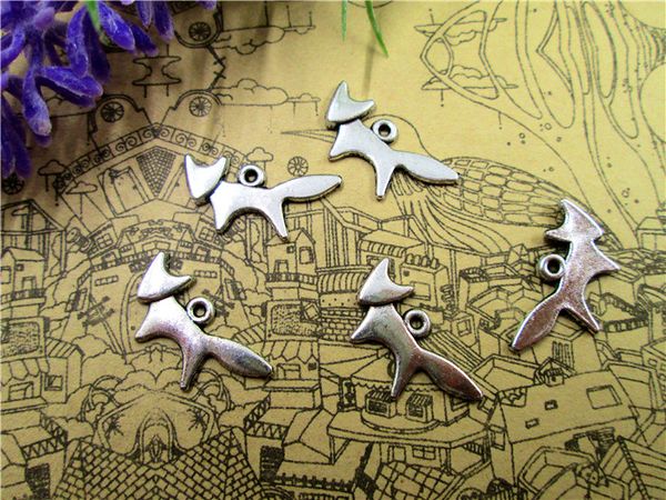 120pcs--fox charms, antique tibetan silver tone fox charm pendants, animals charms 10x20mm, Bronze;silver
120pcs--fox charms, antique tibetan silver tone fox charm pendants, animals charms 10x20mm, Bronze;silver