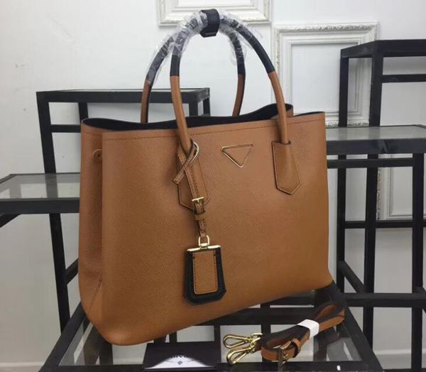 3a 1bg775 33cm two-tone double handles saffiano leather totes bags,,gold hardware,1 inside flap pocket,nappa lining dust bag ing
3a 1bg775 33cm two-tone double handles saffiano leather totes bags,,gold hardware,1 inside flap pocket,nappa lining dust bag ing