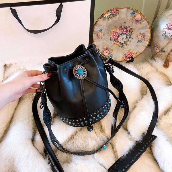 PARAD brand designer bucket bags PAA famous brand designer purse bucket rivet designer handbags 2018 new style pu leather bag
PARAD brand designer bucket bags PAA famous brand designer purse bucket rivet designer handbags 2018 new style pu leather bag