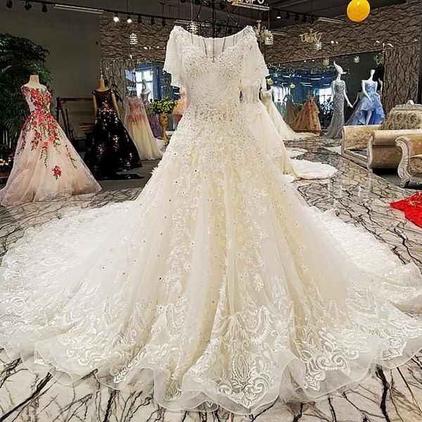 2019 latest lebanon wedding dresses backless short sleeve tassel illusion neckline beaded shining crystal sequins pattern garden bridal gown, White
2019 latest lebanon wedding dresses backless short sleeve tassel illusion neckline beaded shining crystal sequins pattern garden bridal gown, White