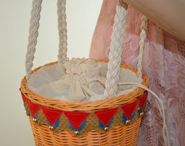 новый белый пояс красно-черная сумка из ротанга женский рюкзак праздник ветер сумка модные сумки ведро сумка
новый белый пояс красно-черная сумка из ротанга женский рюкзак праздник ветер сумка модные сумки ведро сумка