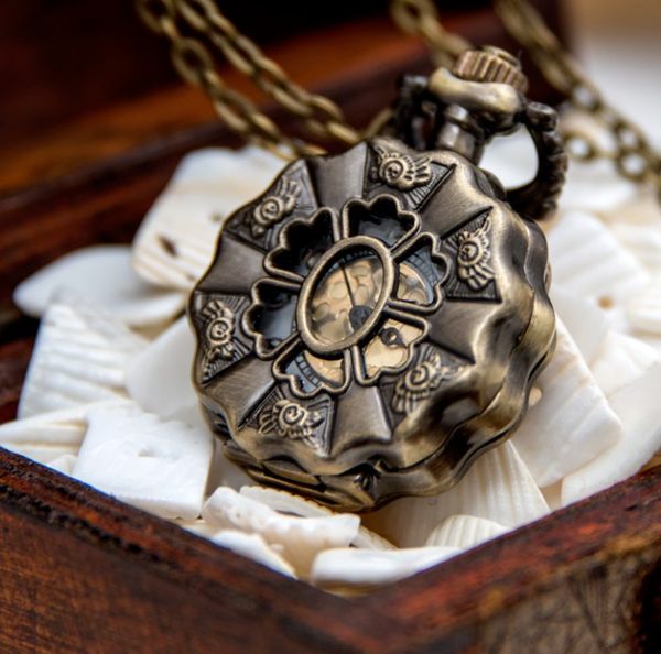 new arrive small size bronze gold surface rose quartz men women pocket watch with chain for xmas gift high quality, Slivery;golden
new arrive small size bronze gold surface rose quartz men women pocket watch with chain for xmas gift high quality, Slivery;golden