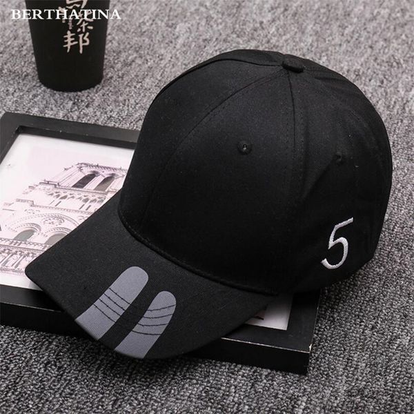2018 new men women fashion classic cotton cap 3d 5 embroidery mens flat brim baseball cap parallel bars pattern design hats, Blue;gray
2018 new men women fashion classic cotton cap 3d 5 embroidery mens flat brim baseball cap parallel bars pattern design hats, Blue;gray