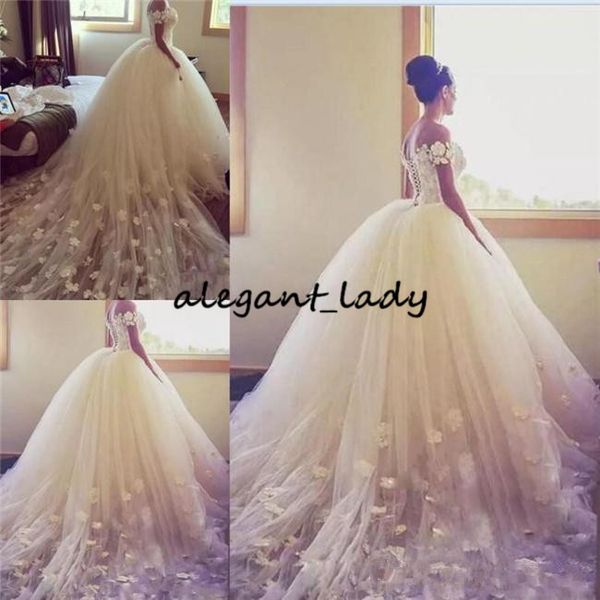2018 ball gown wedding dresses off the shoulder 3d floral handmade appliques country bridal gowns long train tulle back lace up, White
2018 ball gown wedding dresses off the shoulder 3d floral handmade appliques country bridal gowns long train tulle back lace up, White