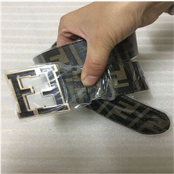 2018 new brand designer with men's and women's high quality G buckle belts, men's leather belts free of freight.
2018 new brand designer with men's and women's high quality G buckle belts, men's leather belts free of freight.