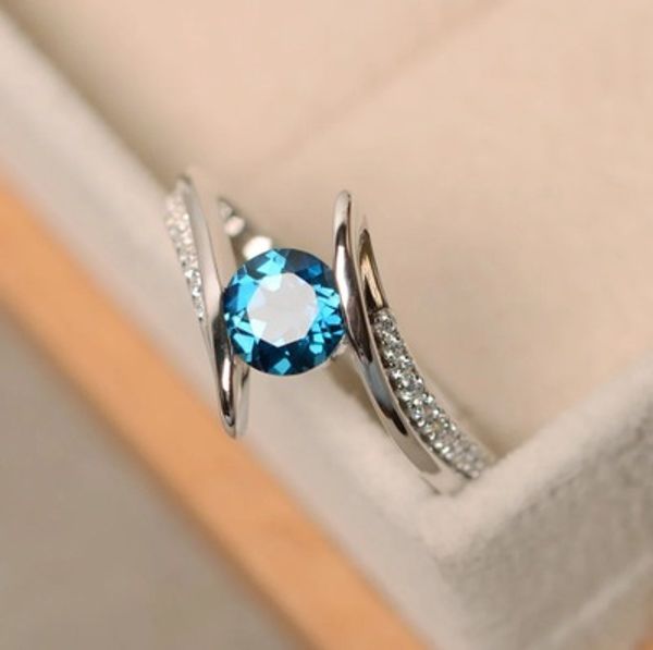 2018 new fashion micro-set round zircon rings for women ladies simple colorful zircon wedding rings anniversary party jewelry, Golden;silver
2018 new fashion micro-set round zircon rings for women ladies simple colorful zircon wedding rings anniversary party jewelry, Golden;silver