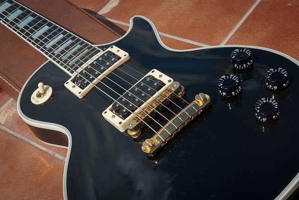 Cu tom brian robert on thin lizzy black electric guitar ebony fingerboard fret binding little pin tonepro bridge open humbucker pickup
Cu tom brian robert on thin lizzy black electric guitar ebony fingerboard fret binding little pin tonepro bridge open humbucker pickup