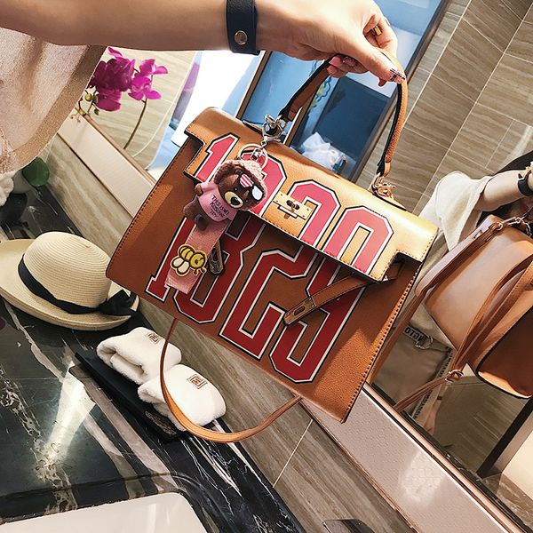 2017 summer new fashion women's handbags korean version fashion kally bag letters bag shoulder portable messenger
2017 summer new fashion women's handbags korean version fashion kally bag letters bag shoulder portable messenger