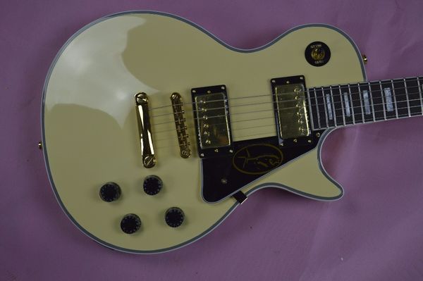 Manufacturer ale new cu tom hop new arrival cu tom electric guitar ro ewood and olid mahogany binding electric guitar
Manufacturer ale new cu tom hop new arrival cu tom electric guitar ro ewood and olid mahogany binding electric guitar