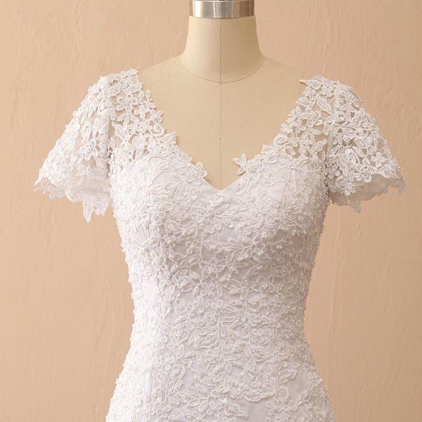 new design bridal gowns v neck illusion back vintage mermaid beach wedding dress french lace mariage bridal dress, Blue;red
new design bridal gowns v neck illusion back vintage mermaid beach wedding dress french lace mariage bridal dress, Blue;red