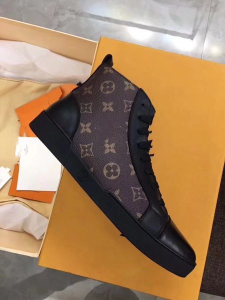 Sapatos ocasionais thehigh
Sapatos ocasionais thehigh