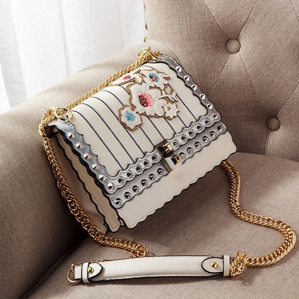 2018 Brand Bag Women Messenger Bags Rivet Embroidery Handbags crossbody Chain bag for Women Shoulder Bags Designer Handbags 963bdwe
2018 Brand Bag Women Messenger Bags Rivet Embroidery Handbags crossbody Chain bag for Women Shoulder Bags Designer Handbags 963bdwe