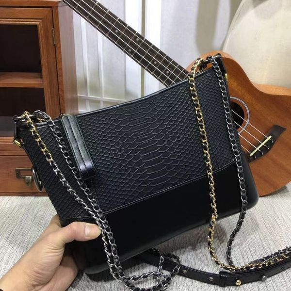 Free delivery fashion brand new female shoulder slung chain handbag designer Gabriella luxury leather shoulder bag slung bag 1010A
Free delivery fashion brand new female shoulder slung chain handbag designer Gabriella luxury leather shoulder bag slung bag 1010A