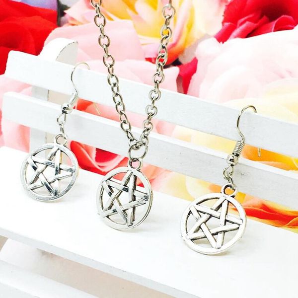 2018 новый горячий популярный старинное серебро пентаграмма подвески ожерелье серьги набор мода творческий женщины ювелирные изделия аксессу, Silver
2018 новый горячий популярный старинное серебро пентаграмма подвески ожерелье серьги набор мода творческий женщины ювелирные изделия аксессу, Silver