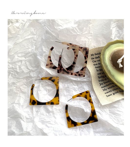 square tortoise resin leopard print fashion european and american styles pretty stud elegant earring, Golden;silver
square tortoise resin leopard print fashion european and american styles pretty stud elegant earring, Golden;silver