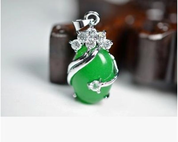 a sale the malay jade pendant the elliptical shape beautiful colors girl a gift 97, Silver
a sale the malay jade pendant the elliptical shape beautiful colors girl a gift 97, Silver