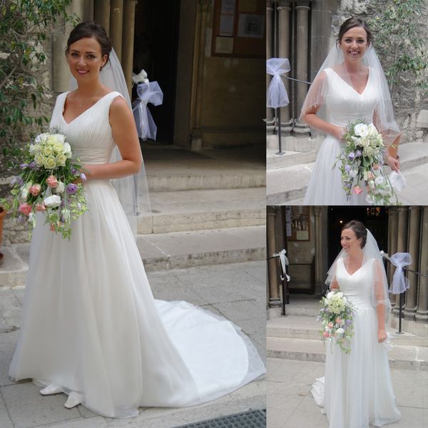 delicate chiffon a-line wedding dress with ruched bodice with a hint of sparkle detail v-neck plus size bridal dress, White
delicate chiffon a-line wedding dress with ruched bodice with a hint of sparkle detail v-neck plus size bridal dress, White