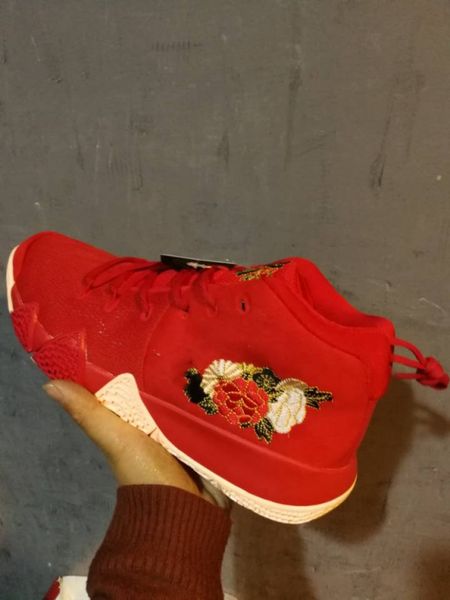 new 4s cny bhm obsidian tie dye basketball shoes men year monkey ncaa march madness 4 sneakers with shoe box
new 4s cny bhm obsidian tie dye basketball shoes men year monkey ncaa march madness 4 sneakers with shoe box