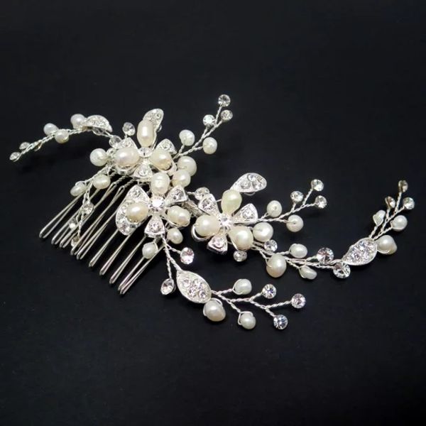bridal pearl hair comb, wedding headpiece, freshwater hair comb, rhinestone hair comb, vintage wedding, Silver
bridal pearl hair comb, wedding headpiece, freshwater hair comb, rhinestone hair comb, vintage wedding, Silver