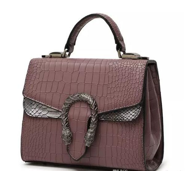2018 new fashion elegant lady snake head package crocodile pattern postman retro casual buckle shoulder bag handbag
2018 new fashion elegant lady snake head package crocodile pattern postman retro casual buckle shoulder bag handbag